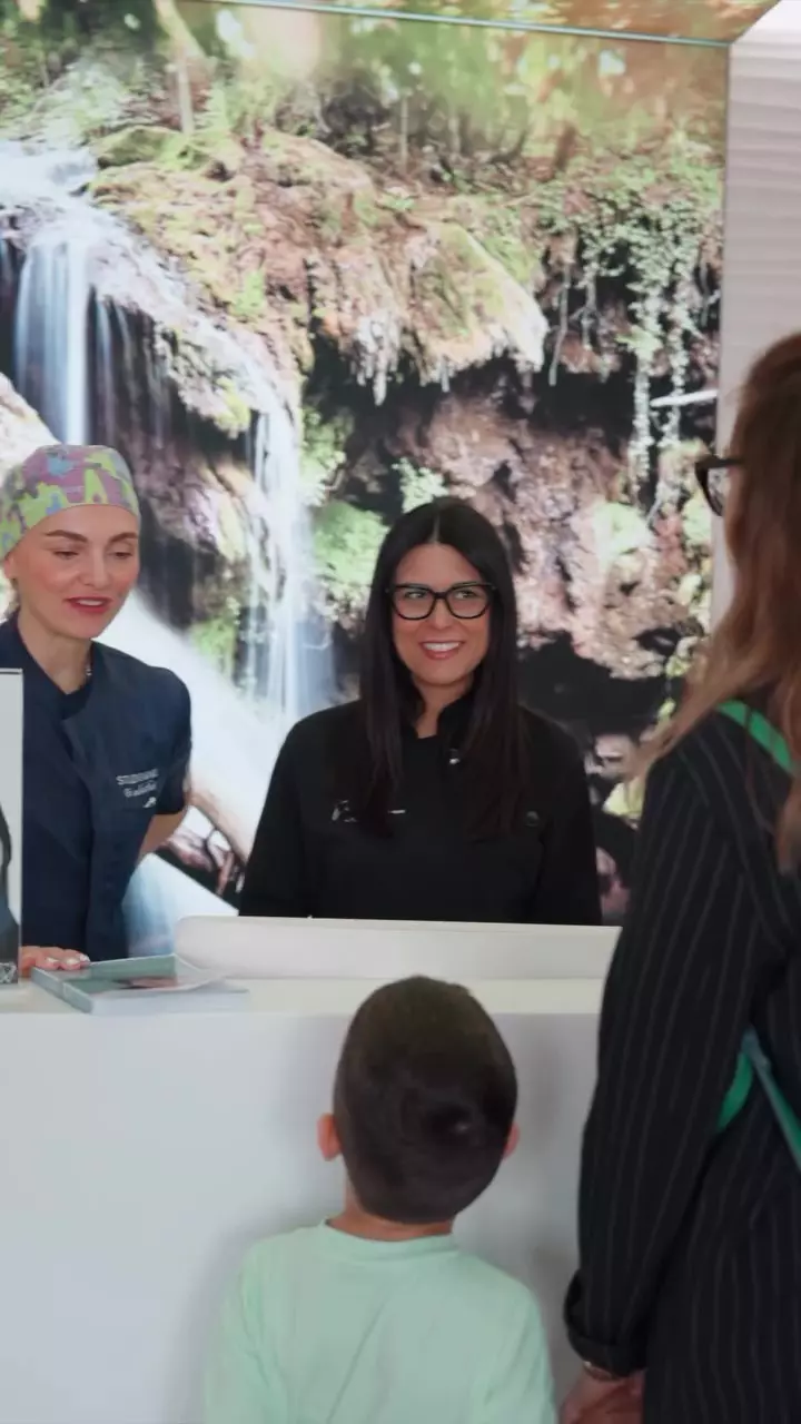 Controllo delle gengive sanguinanti durante visita odontoiatrica allo Studio dentistico Mari di Spoleto